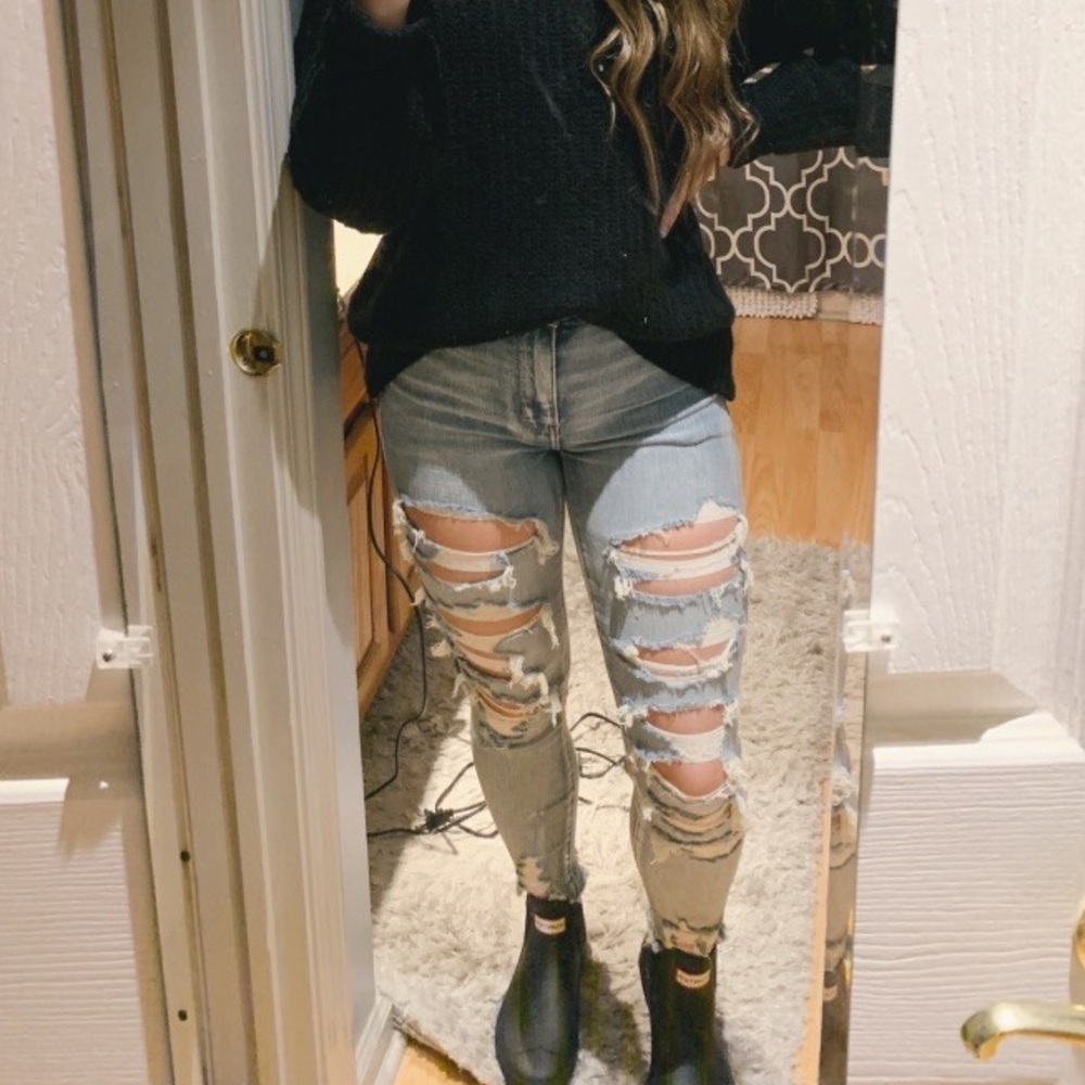 American Eagle ripped high wasted jeans